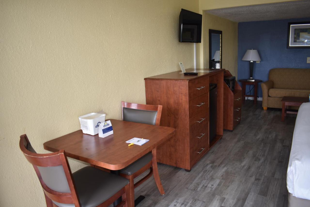Days Inn By Wyndham Wildwood I-75 Экстерьер фото