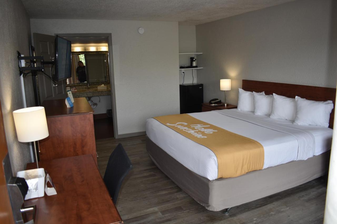 Days Inn By Wyndham Wildwood I-75 Экстерьер фото