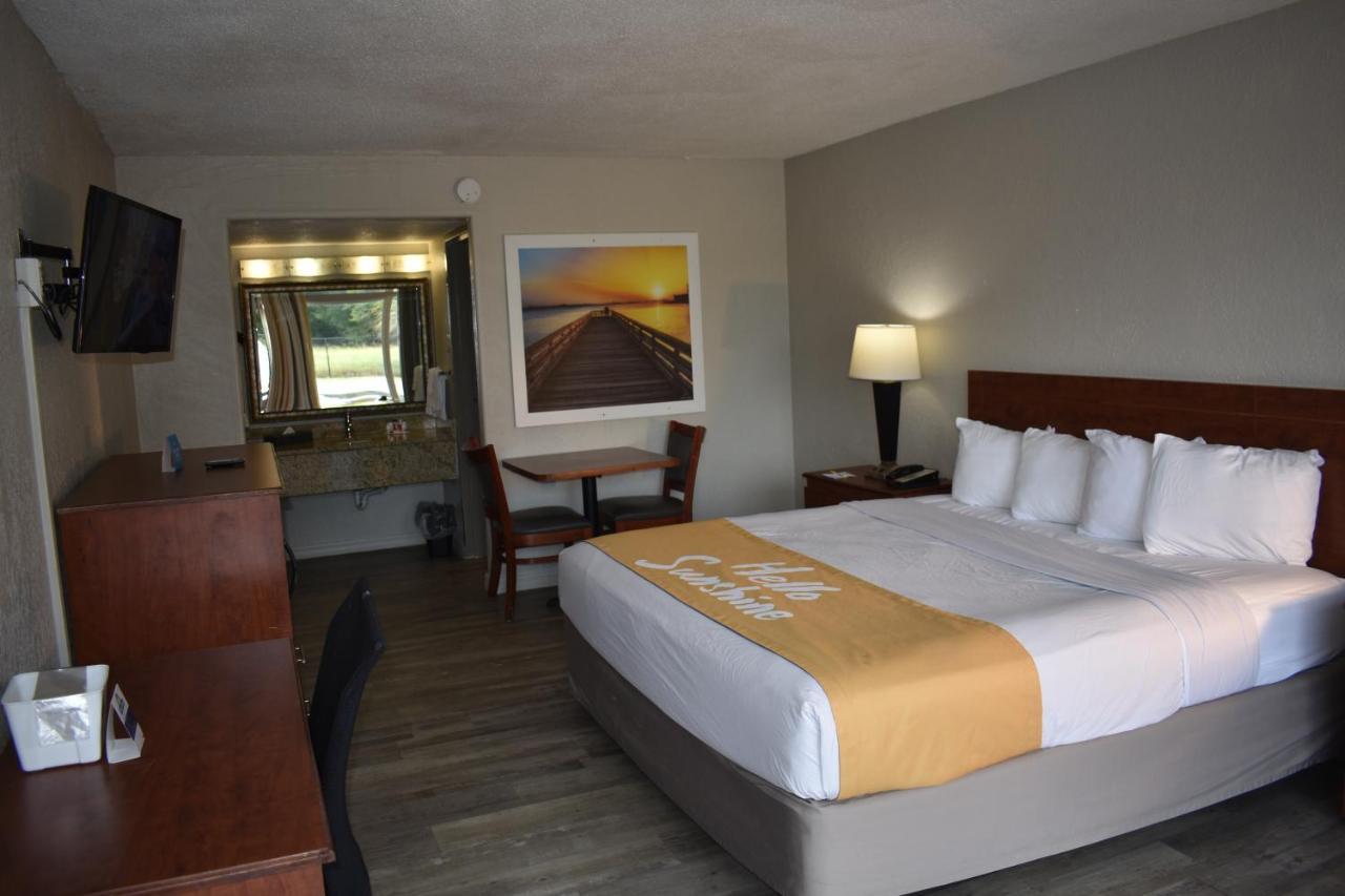 Days Inn By Wyndham Wildwood I-75 Экстерьер фото