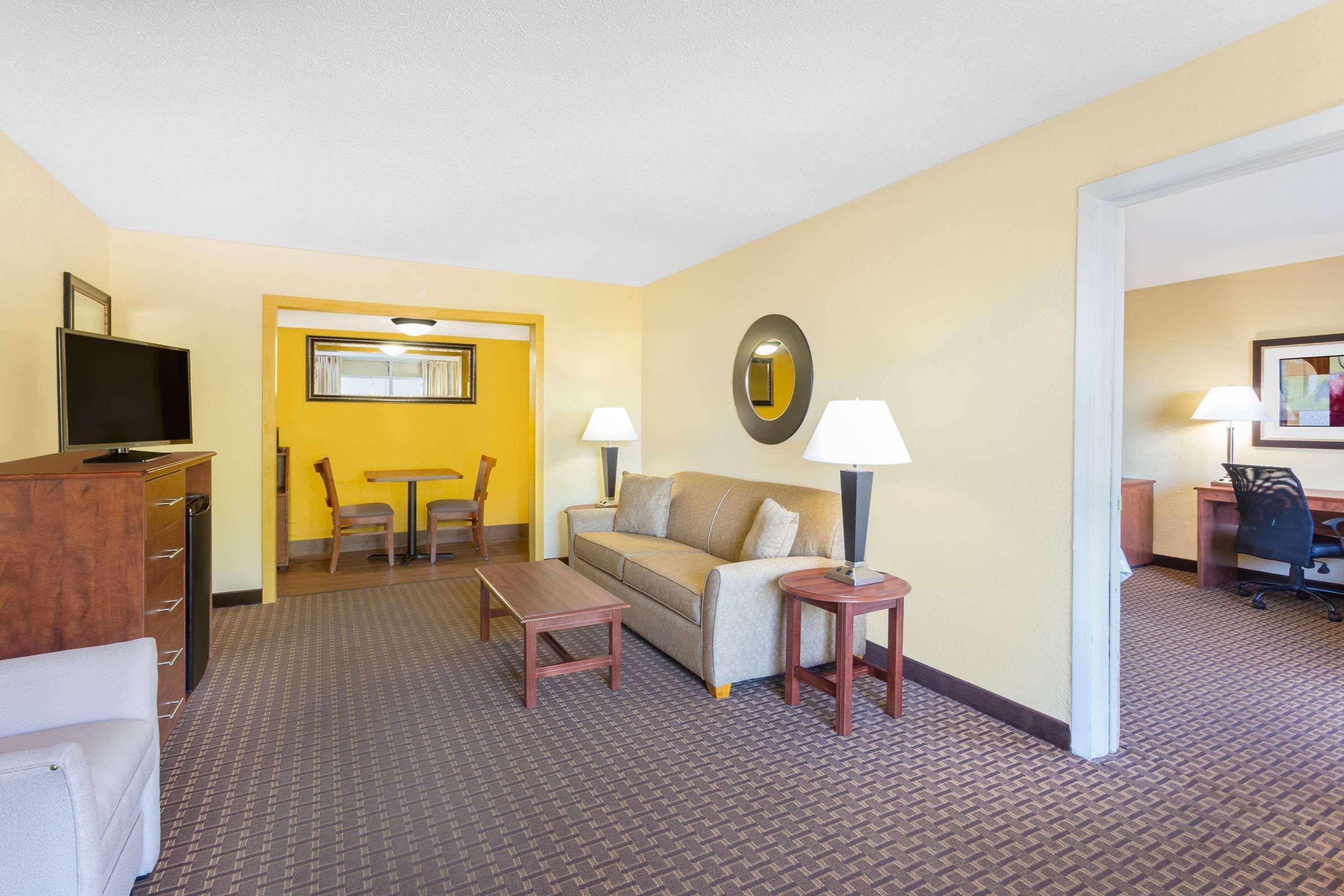 Days Inn By Wyndham Wildwood I-75 Экстерьер фото