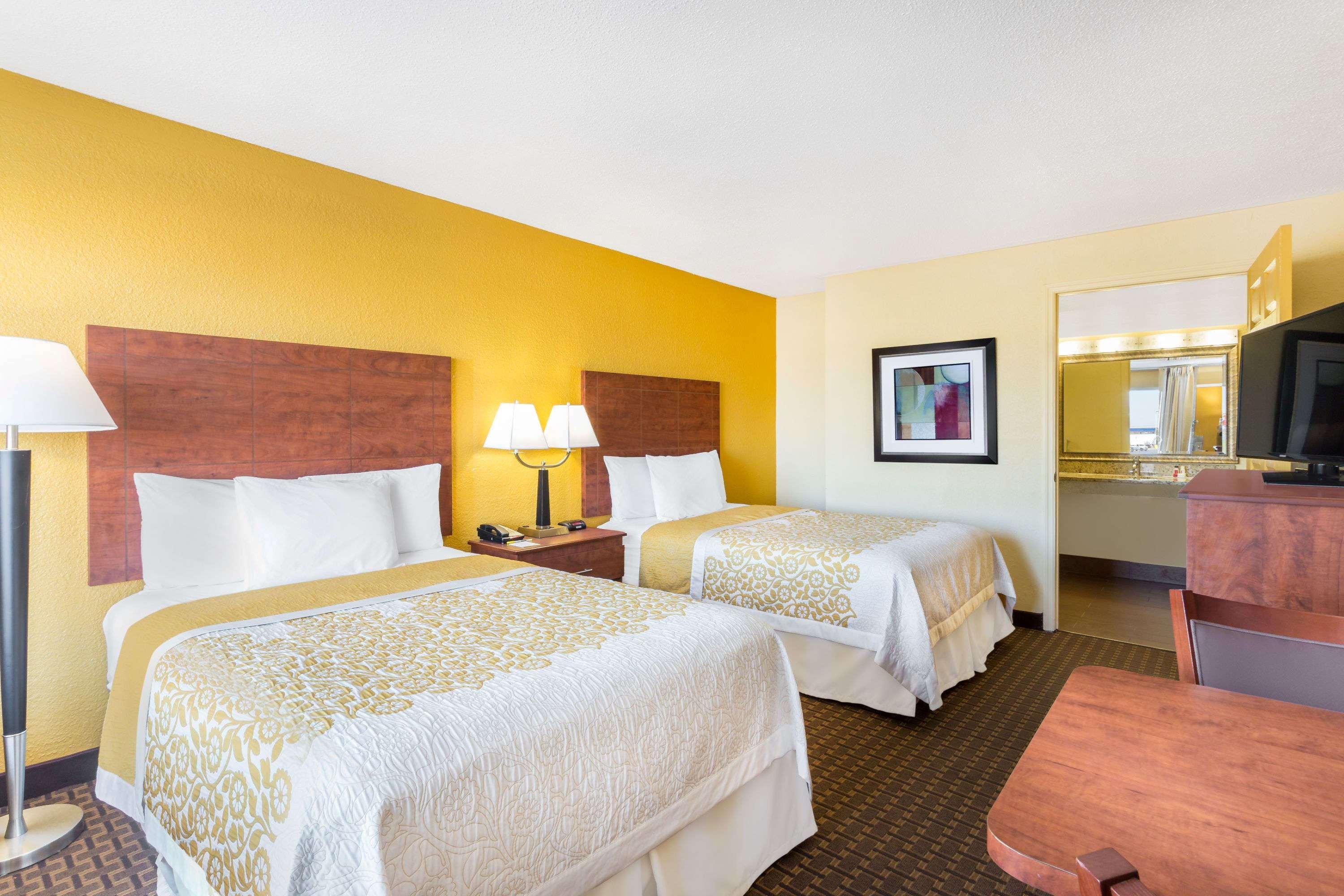 Days Inn By Wyndham Wildwood I-75 Экстерьер фото