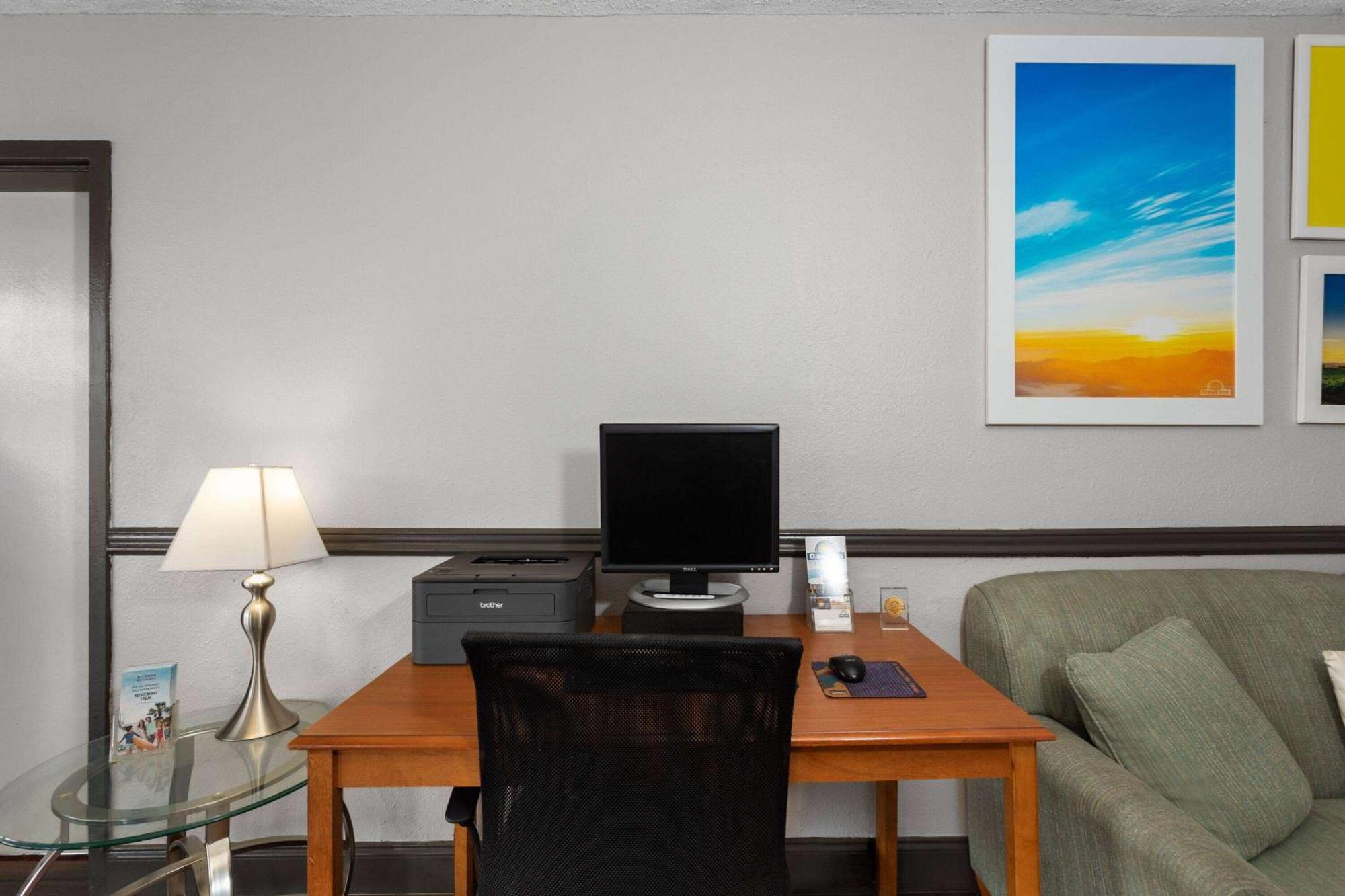Days Inn By Wyndham Wildwood I-75 Экстерьер фото