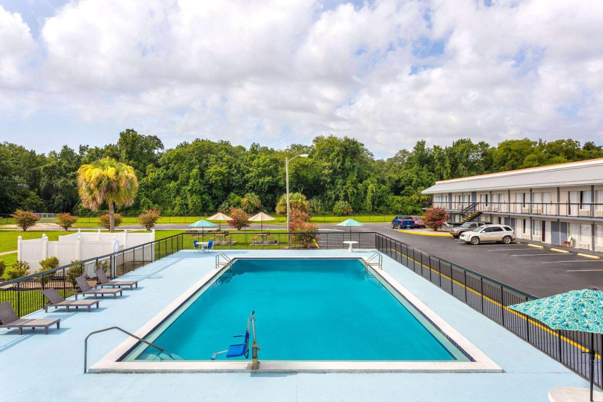 Days Inn By Wyndham Wildwood I-75 Экстерьер фото