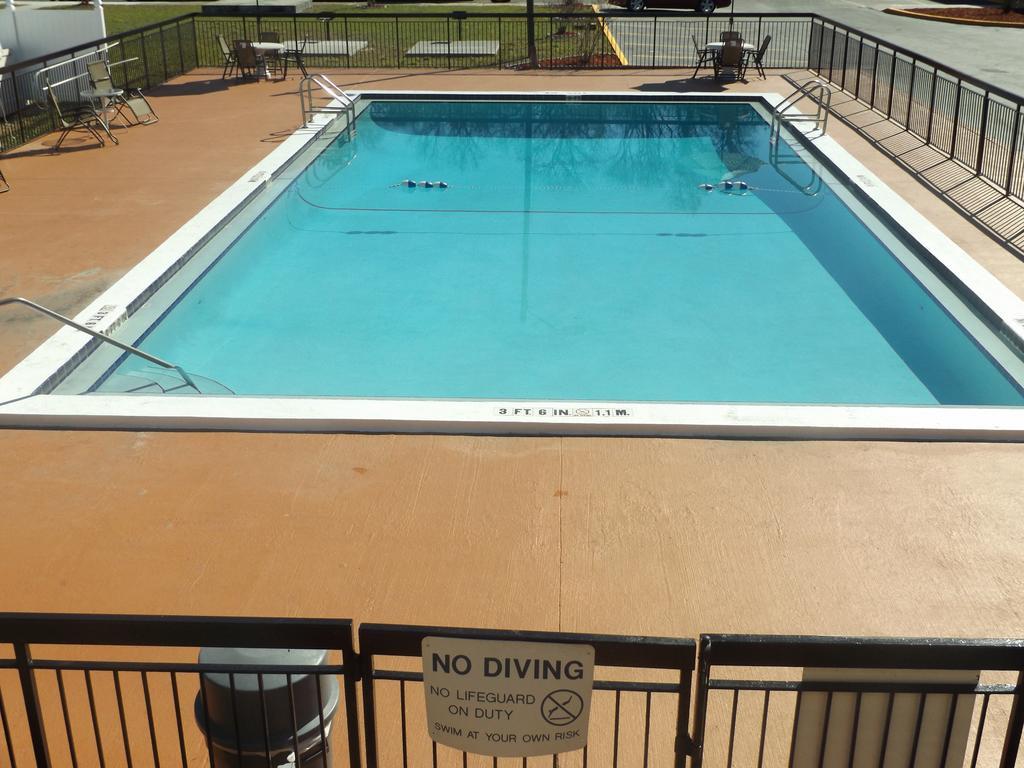 Days Inn By Wyndham Wildwood I-75 Экстерьер фото